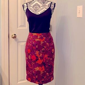 LOFT Pencil/Straight Skirt Size 2P Beautiful Red/Maroon Floral Pattern